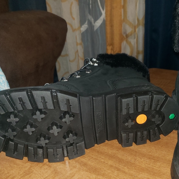 NWOB Timberland Boots - Picture 2 of 4